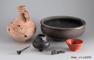 Objets gallo-romains en bronze et céramiques